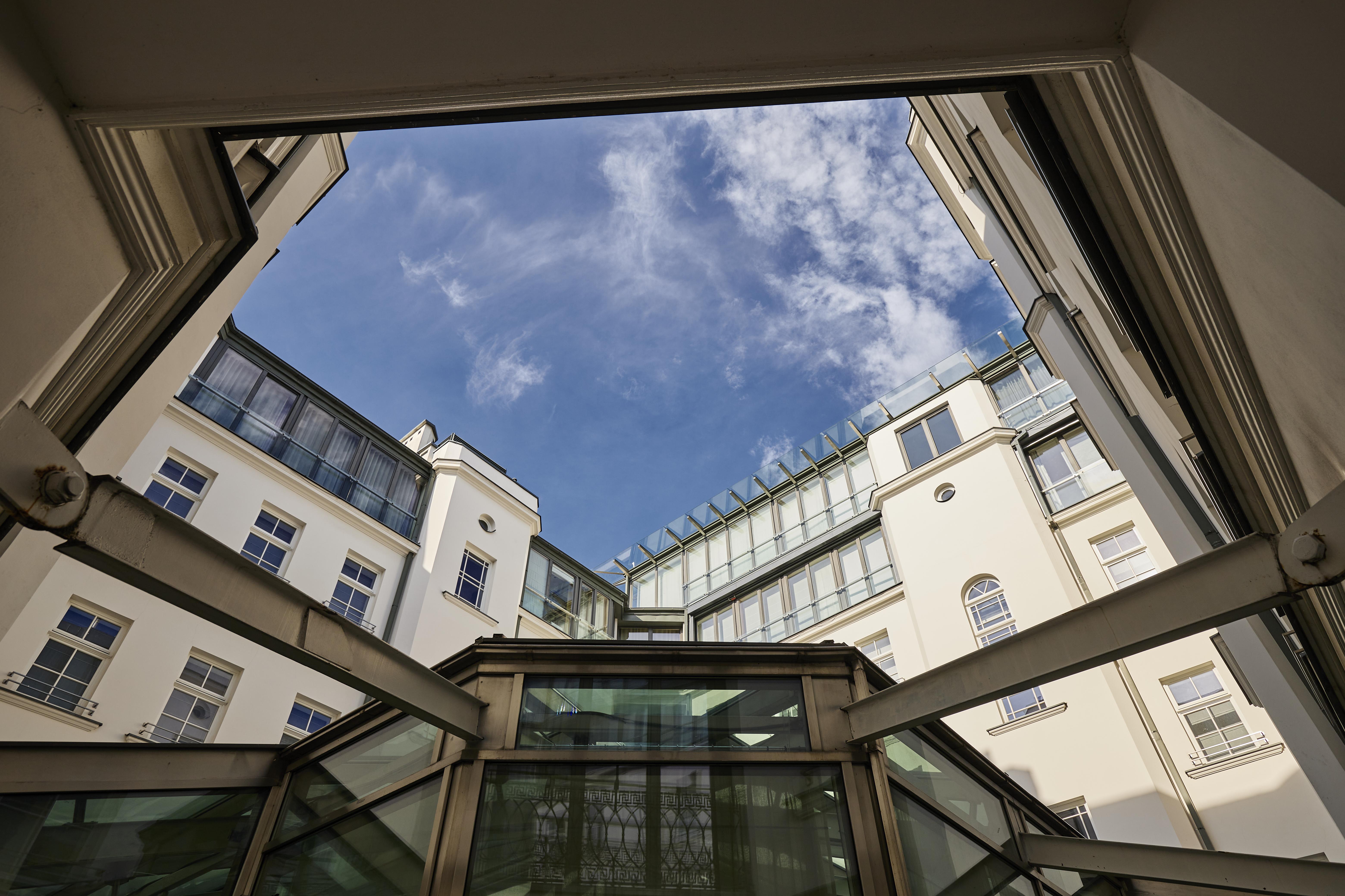 فندق إتش 15 البوتيكي وارسو المظهر الخارجي الصورة The courtyard of the Royal Society of Medicine