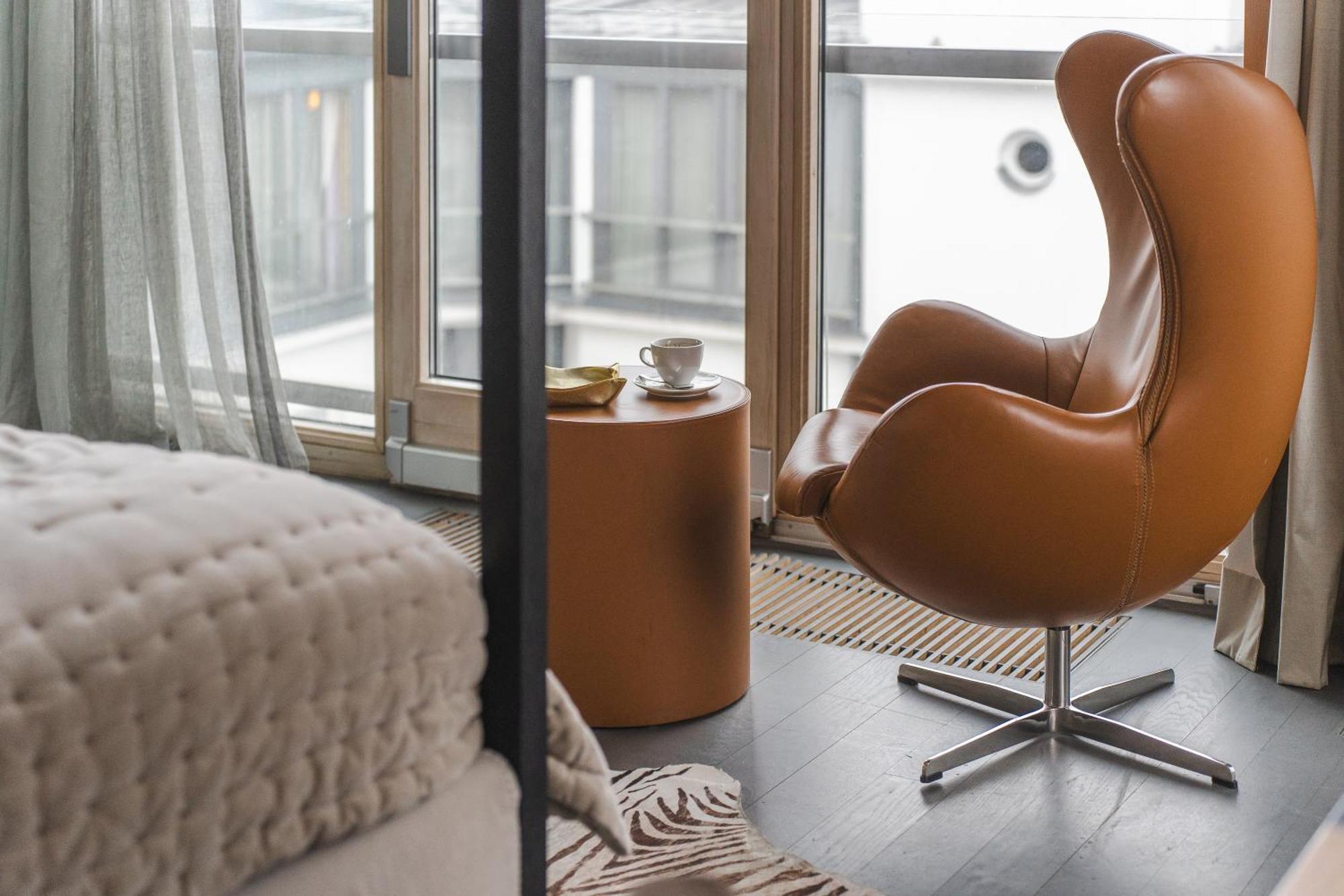 فندق إتش 15 البوتيكي وارسو الغرفة الصورة Egg chair